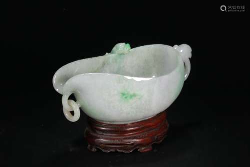 Seventeenth Century：A Jadeite Jue Wine Cup with Dragon Design