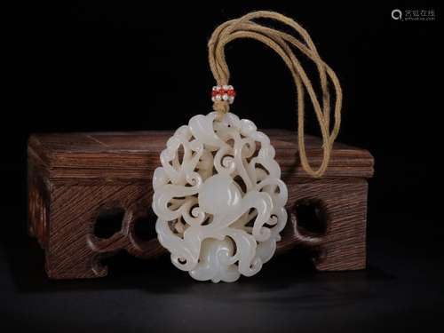 A Hetian Jade Pendant with Design of Interlocking Branches  in the Seventeenth Century