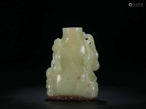 A Hetian Jade Gourd Snuff Bottle  in the Seventeenth Century