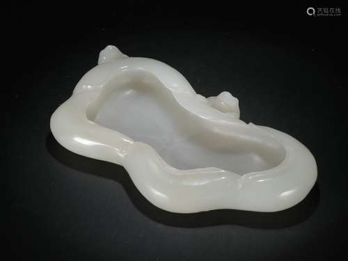 A Hetian Jade Brush Washer with  Design of Pond of Lotus  in the Seventeenth Century