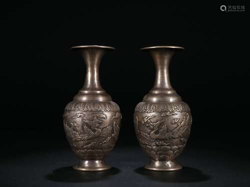 Old Collection： A Silver Vase with Phoenix Pattern