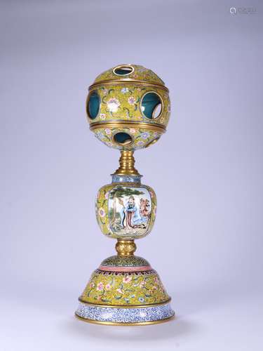 Seventeenth Century：During Qianlong Reign· A Yellow Enamel Hat Stand with Design of Character Story