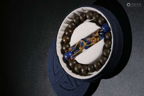 Nineteenth Century： An Eaglewood and Lapis Lazuli Bracelet with Eighteen Beads