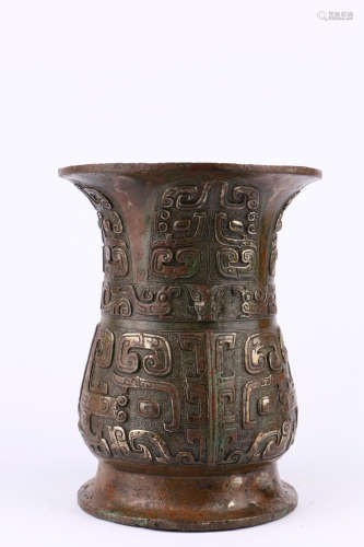 A Zun Vessel with Phoenix Pattern in the Western Zhou Dynasty