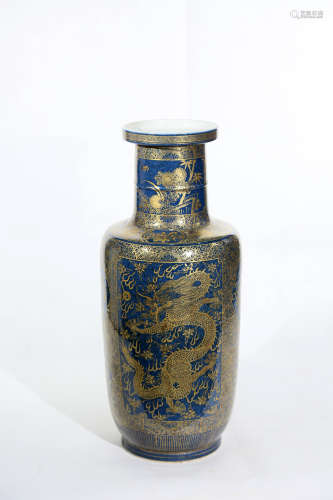 Chinese Middle Qing Dynasty Gold Painted Dragon Pattern Porcelain Bottle