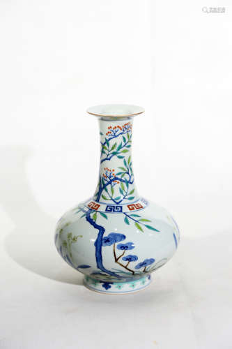 Chinese Qing Dynasty Qianlong Period Flower Pattern Bottle