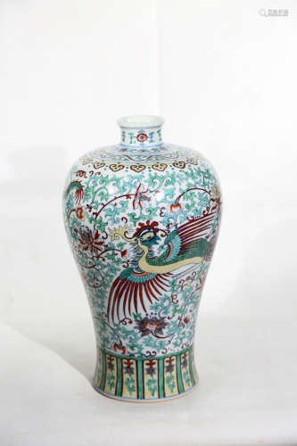 Chinese Qing Dynasty Qianlong Period Dou Cai Porcelain Bottle