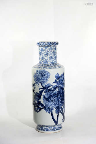 Chinese Qing Dynasty Qianlong Period Blue And White Porcelain Bottle