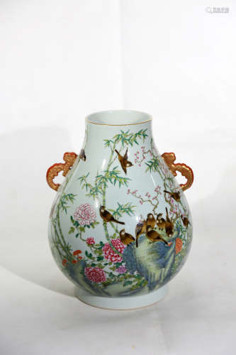 Chinese Qing Dynasty Qianlong Period Famille Rose Porcelain Bottle