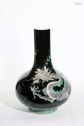 Chinese Qing Dynasty Kangxi Period Su Tri-Color Dragon Pattern Porcelain Bottle