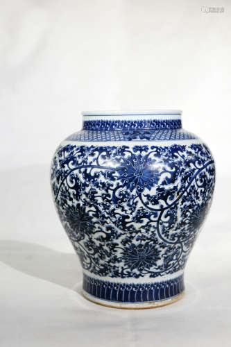 Chinese Kangxi Period Blue And White Porcelain Flower Pattern Porcelain Jar