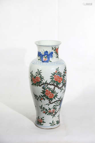 Chinese Middle Qing Dynasty Flower Pattern Porcelain Bottle