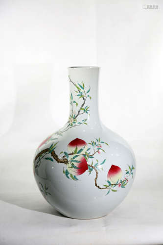 Chinese Qing Dynasty Qianlong Period Famille Rose Porcelain Bottle