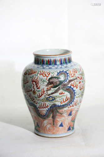 Chinese Qing Dynasty Kangxi Period Verte Rose Dragon Pattern Porcelain Jar