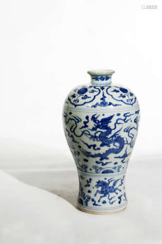 Chinese Ming Dynasty Blue And White Dragon Pattern Porcelain Plum Bottle
