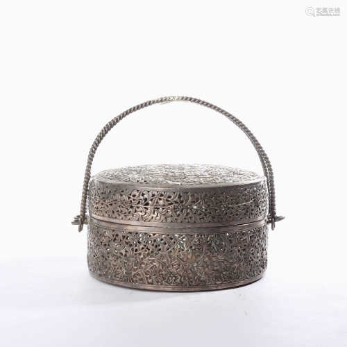 Silver carving basket with flower patterns