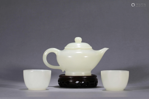 A GROUP OF ANCIENT CHINESE,WHITE JADE TEA POT