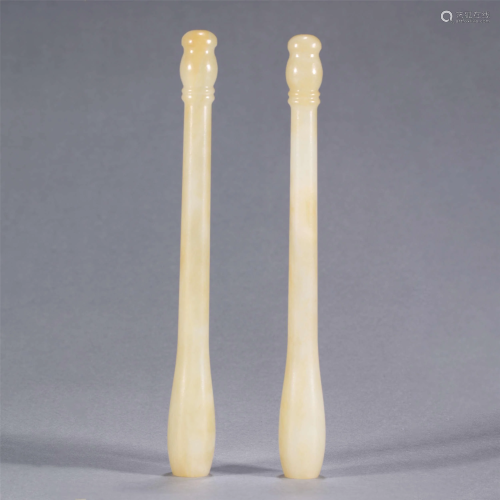 A PAIR OF WHITE JADE STATIONERY