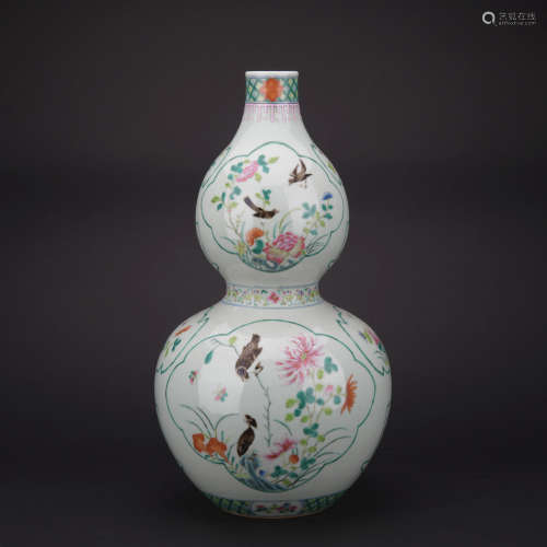 A famille-rose 'floral and birds' gourd-shaped vase,Qing dynasty