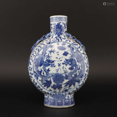 A blue and white 'dragon' vase,Qing dynasty