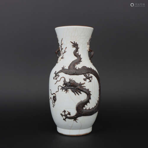 A Ge-type 'dragon' bottle,Ming dynasty