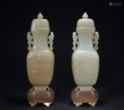 A pair of jade bottle,Qing dynasty