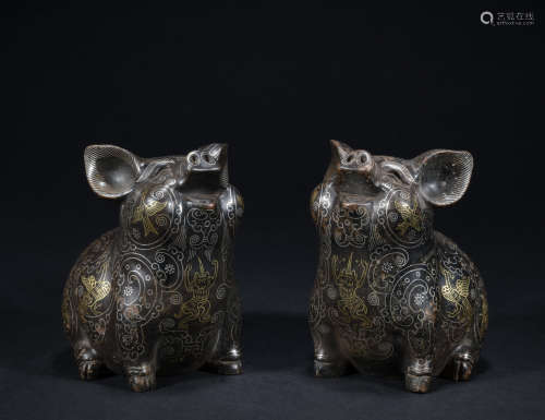 A pair of bronze pig ware with gold and silver,Qing dynasty