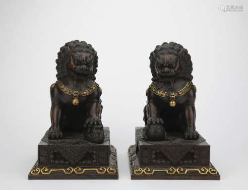 A pair of gilt-bronze lion,Qing dynasty