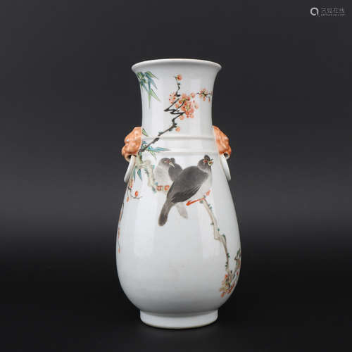 A Qian jiangcai glaze bottle,Qing dynasty