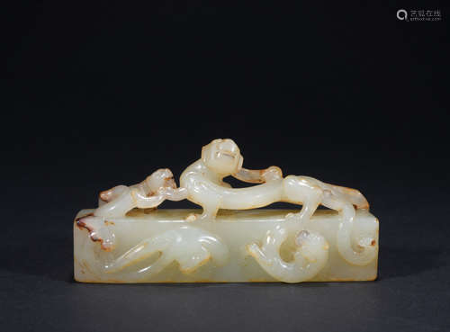 A jade beast ornament,Qing dynasty