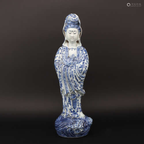 A blue and white statue of Avalokiteshvara,Qing dynasty