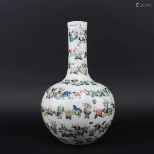 A Wu cai globular vase,Qing dynasty