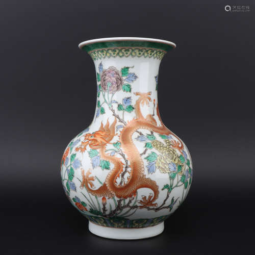 A allite red glazed bottle painting in gold,Qing dynasty