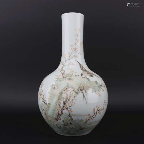A Qian jiangcai glaze bottle,Qing dynasty