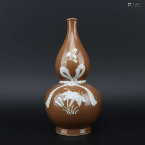 A brown glazed gourd-shaped vase,Qing dynasty