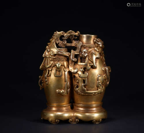 A gilt-bronze beast ornament,Qing dynasty