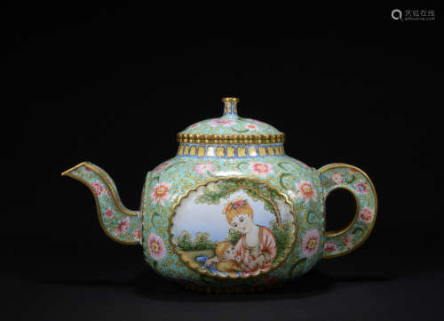 A enamel 'figure' teapot,Qing dynasty