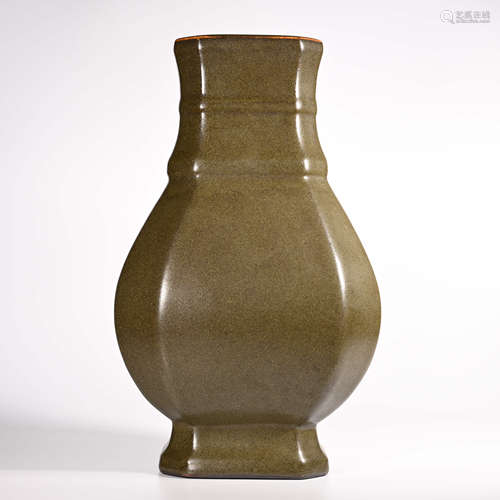 Yongzheng tea powder glaze vase