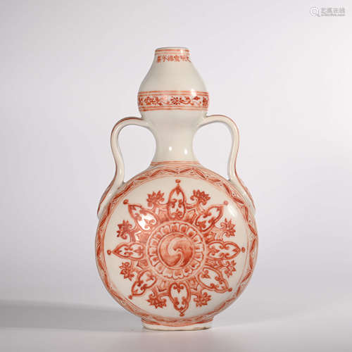 Xuande red-glazed amphora