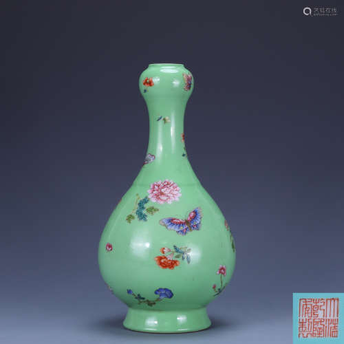 Qianlong famille rose garlic bottle