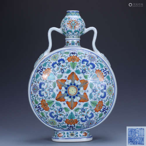 Qianlong Doucai Moon Holding Vase