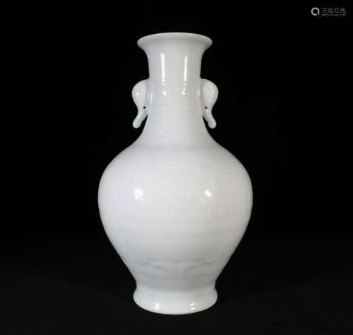 White Glazed Vase Qianlong Style