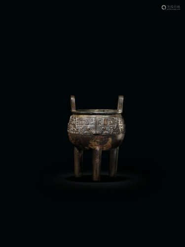 明十七世紀 銅仿古饕餮紋雙耳三足爐 MING DYNASTY, 17TH CENTURY