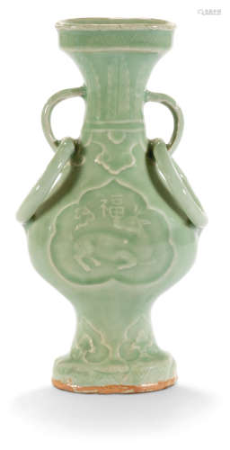 元 龍泉青釉開光福祿紋雙耳瓶 YUAN DYNASTY (1279-1368)