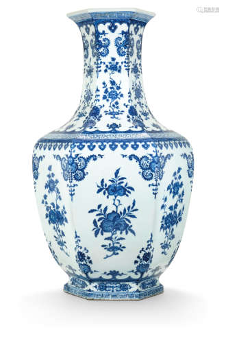 清十九世紀 青花三多折枝花果紋六方瓶 19TH CENTURY