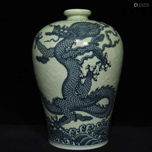 A Chinese Porcelain Green Glazed Blue&White Dragon-Phoenix Meiping Vase