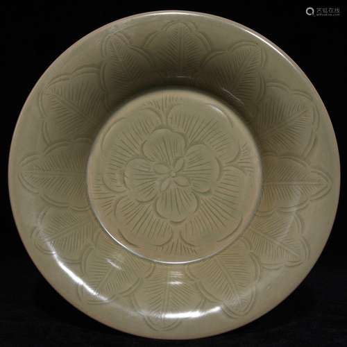 A Chinese Porcelain Yue Kiln Floral Plate