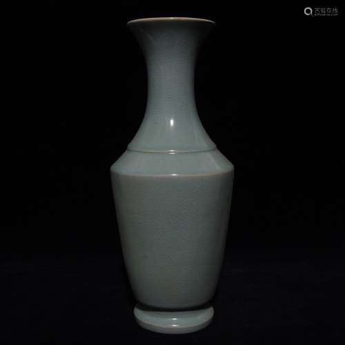 A Chinese Porcelain Ru Kiln Vase