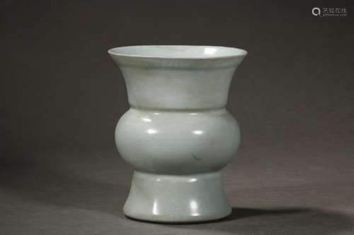 A Chinese Porcelain Ru Kiln Vase