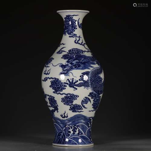 A Chinese Porcelain Blue&White Dragon Vase